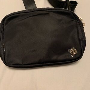 Lululemon 2L belt bag